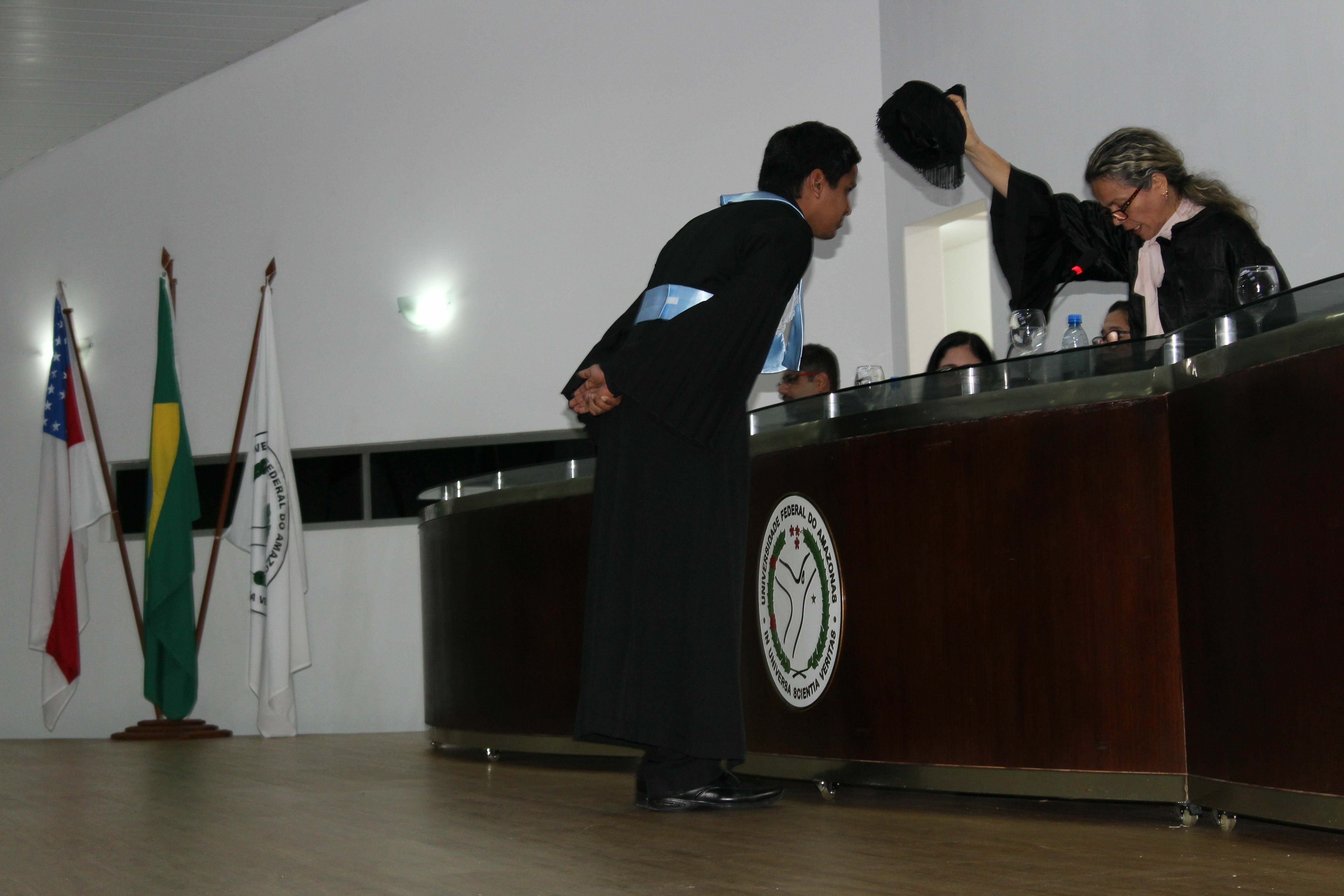 Titular da Proplan, professora Kleomara Cerquinho presidiu a cerimônia de outorga aos 33 egressos do ICB